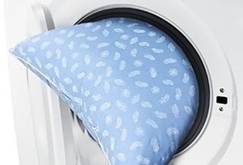 Як правильно прати подушки з різних матеріалів?